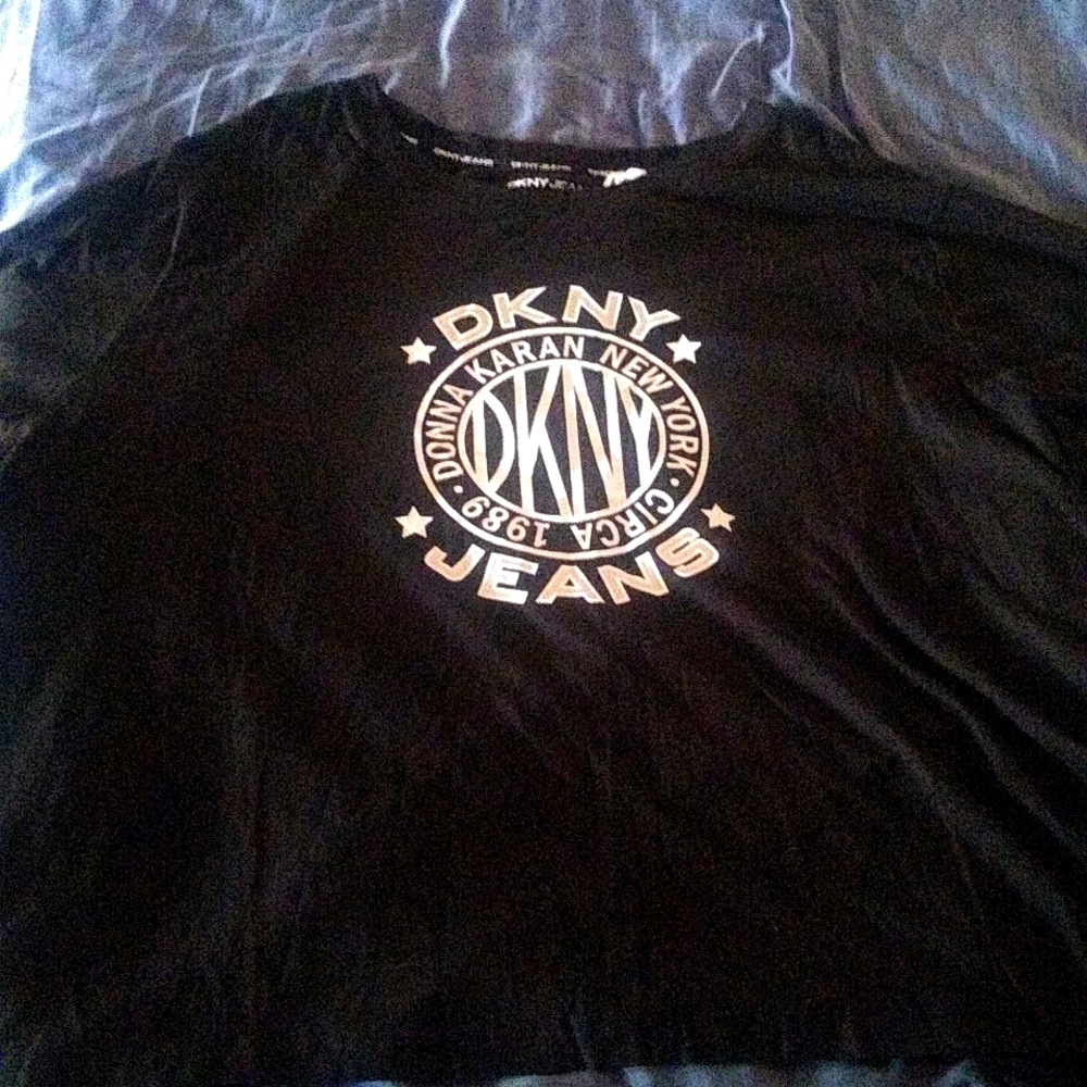 NWT DKNY T-SHIRT